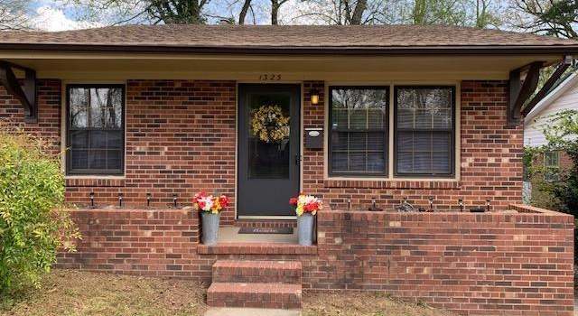 Photo of 1325 Tredwell Dr, Winston Salem, NC 27103