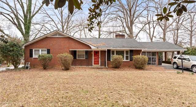 Photo of 300 Gatewood Dr, Winston-salem, NC 27104