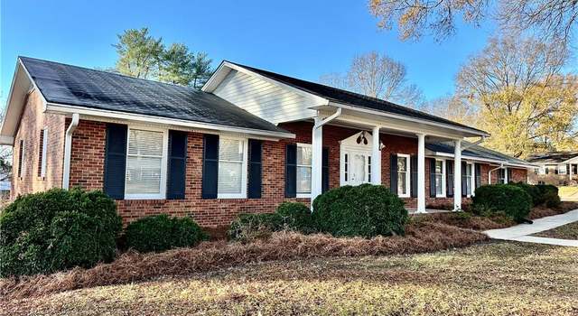 Photo of 1630 Chesborough Rd, Winston-salem, NC 27127