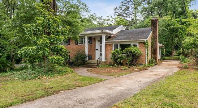 Photo of 2101 Briarwood Dr, Greensboro, NC 27403
