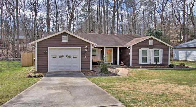 Photo of 2011 Fawnbrook Dr, Greensboro, NC 27455