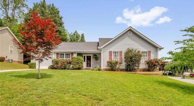 Photo of 601 Blythewood Ct, Greensboro, NC 27455