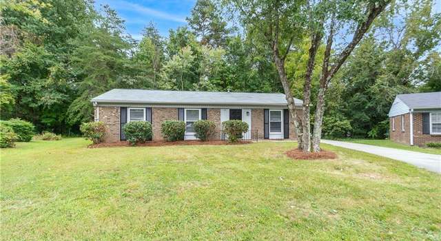 Photo of 10 Shipley Ct, Greensboro, NC 27405