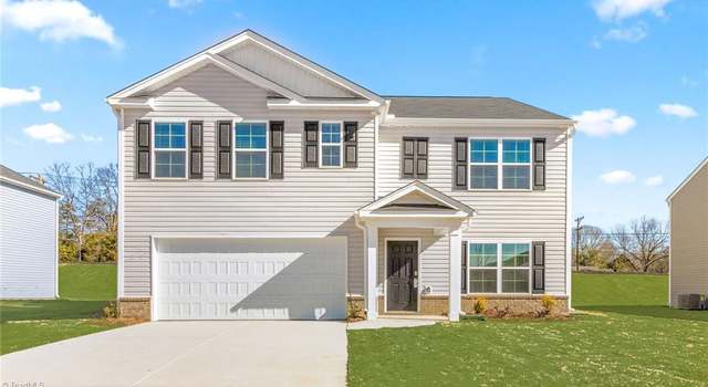 Photo of 1018 Sherwood Estates Ln, Yadkinville, NC 27055
