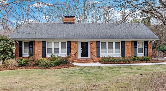 Photo of 1211 Greenvalley Rd, Winston-salem, NC 27106