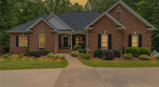 Photo of 245 E Plantation Cir, Reidsville, NC 27320