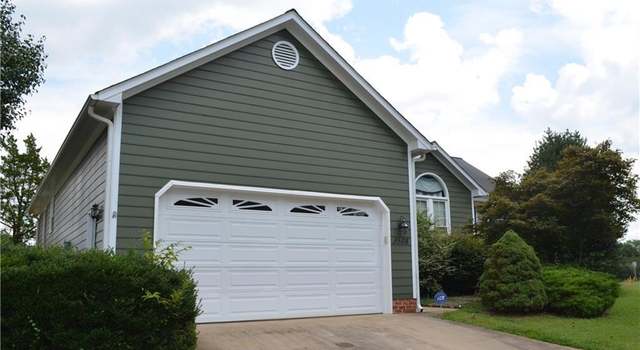 Photo of 3508 Briaroak Ct, Greensboro, NC 27410