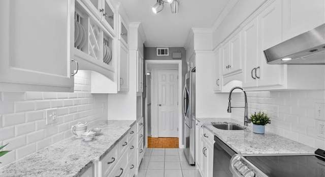 Photo of 1101 N Elm St #902, Greensboro, NC 27401