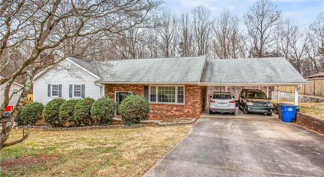 Photo of 1220 Reynolds Forest Dr, Winston-salem, NC 27107