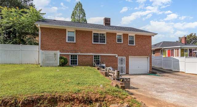 Photo of 2417 Pickford Ct, Winston Salem, NC 27101
