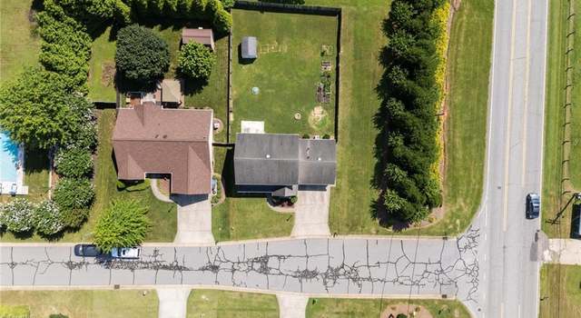 Photo of 697 Retford Park Ln, Kernersville, NC 27284