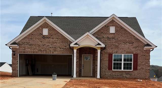 Photo of 2727 Clear Lake Ct, Winston-salem, NC 27106