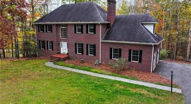 Photo of 136 Oakmont Pl, Mount Airy, NC 27030