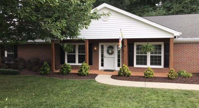 Photo of 1075 Longreen Dr, Kernersville, NC 27284