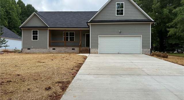Photo of 905 Edgemont Rd, Greensboro, NC 27406