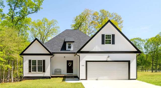 Photo of 433 E Brookwood Ave, Liberty, NC 27298
