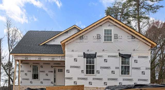 Photo of 4636 Pinehill Dr, Pfafftown, NC 27040