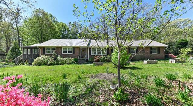 Photo of 2518 W Woodlyn Way, Greensboro, NC 27407