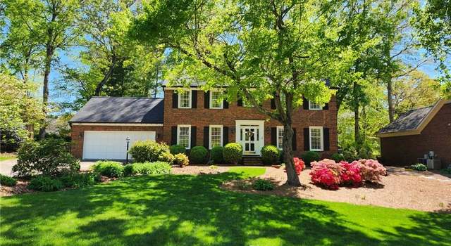 Photo of 3407 Crosstimbers Dr, Greensboro, NC 27410