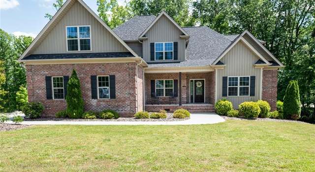 Photo of 218 Bandelier Ct, Clemmons, NC 27012
