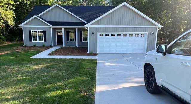 Photo of 606 W Lee Ave, Yadkinville, NC 27055
