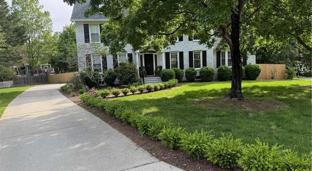 Photo of 10 Hobbs Pl, Greensboro, NC 27403