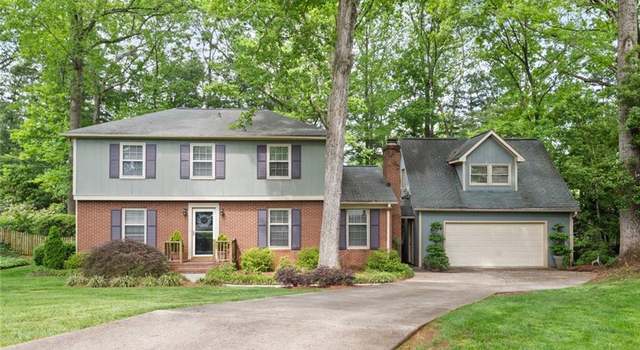 Photo of 1224 Willowlake Ct, Winston-salem, NC 27106