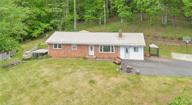 Photo of 977 Buck Mountain Cir, West Jefferson, NC 28694