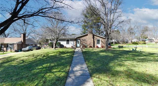 Photo of 5705 Courtfield Dr, Greensboro, NC 27455