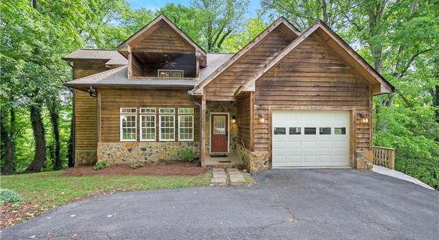 Photo of 833 E Country Club Rd, Mount Airy, NC 27030