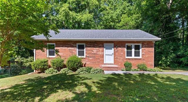 Photo of 500 Heatherton Ln, Rural Hall, NC 27045