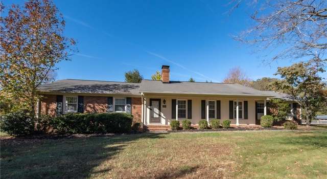 Photo of 2600 E Woodlyn Way, Greensboro, NC 27407