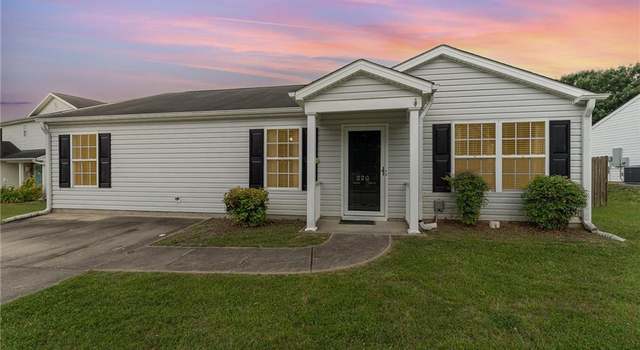 Photo of 220 Julian Pond Ln, Kernersville, NC 27284