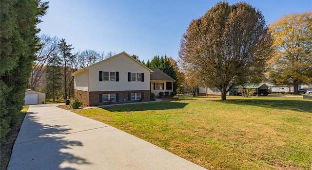 Photo of 515 E Lake Dr, Mocksville, NC 27028
