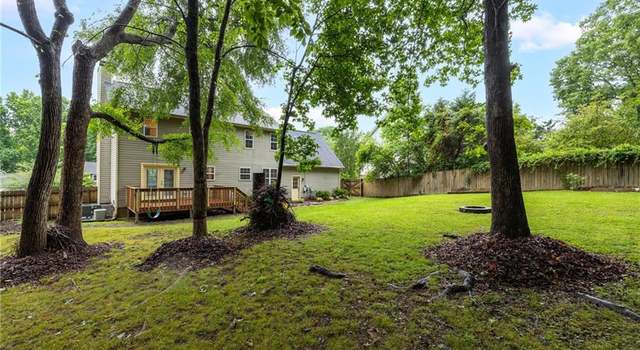 Photo of 911 New Hampshire Dr, Jamestown, NC 27282