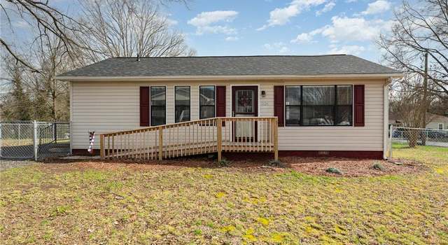 Photo of 1424 Delaware Ave, Eden, NC 27288