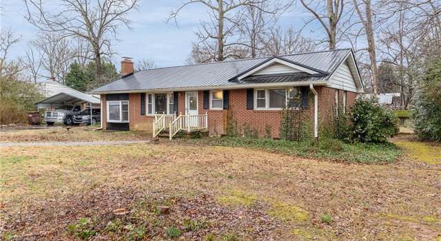 Photo of 1358 Greenwood Dr, Burlington, NC 27217