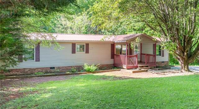 Photo of 137 W Crosswinds Ct, Mount Airy, NC 27030