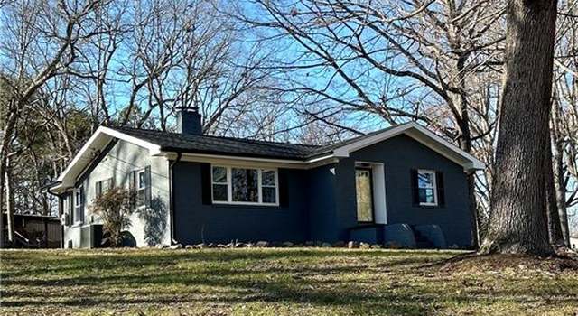 Photo of 122 Rain Tree Trl, Mount Airy, NC
