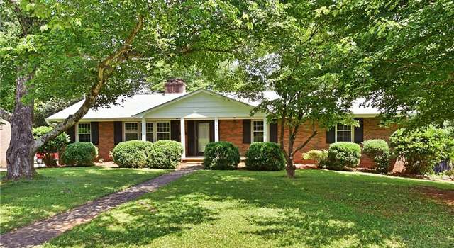 Photo of 4101 Tangle Ln, Winston-salem, NC 27106