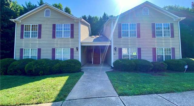 Photo of 21 Meadowood Glen Way Unit D, Greensboro, NC 27409
