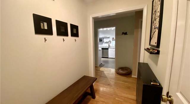 Photo of 21 Meadowood Glen Way Unit D, Greensboro, NC 27409