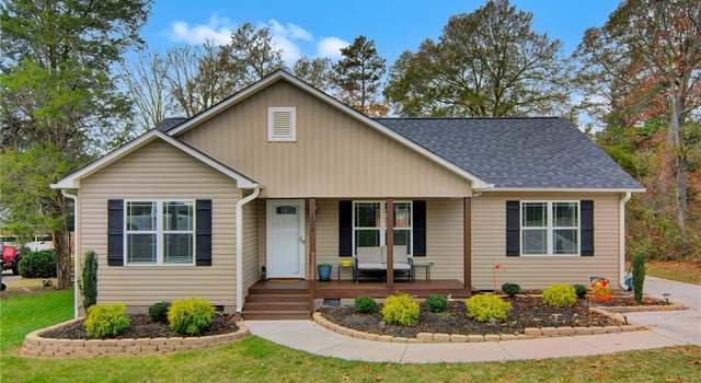 Photo of 124 Pilot Dr, Thomasville, NC 27360