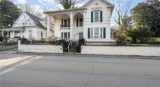 Photo of 329 W Pine St, Mount Airy, NC 27030