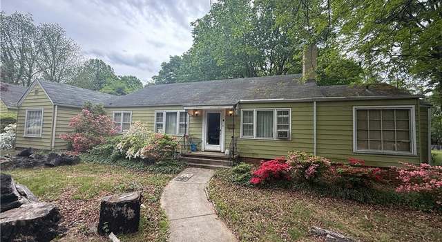 Photo of 825 Crescent Dr, Reidsville, NC 27320