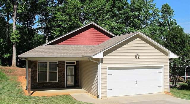 Photo of 2614 Fairlawn Dr, Winston-salem, NC 27106