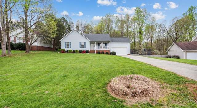 Photo of 329 Colleen Dr, Thomasville, NC 27360