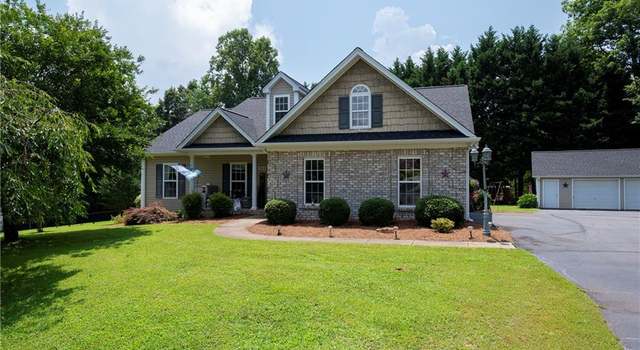 Photo of 864 Ridge View Ter, Rural Hall, NC 27045