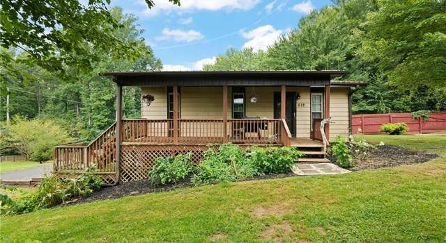 Photo of 612 Hickory St, Dobson, NC 27017