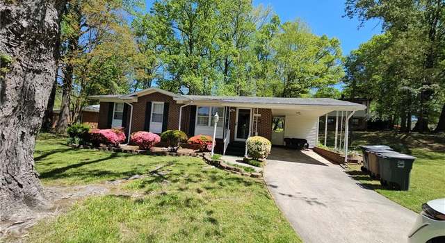 Photo of 2100 Bywood Rd, Greensboro, NC 27405